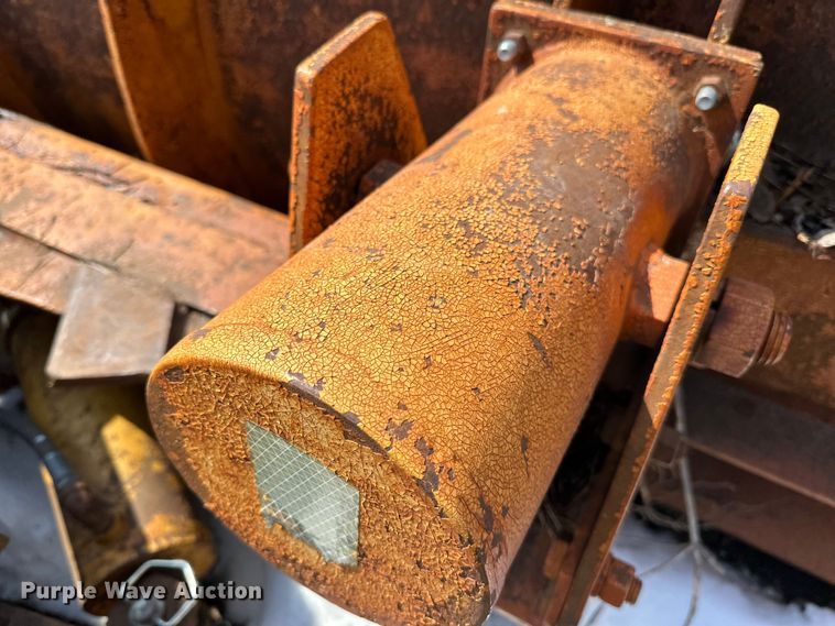 image for item DQ0663 14' W wheel loader snow plow 