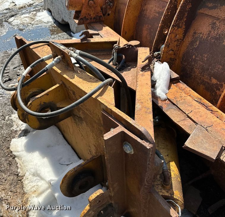 image for item DQ0663 14' W wheel loader snow plow 