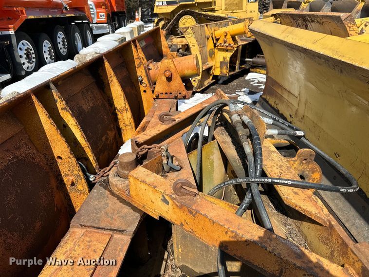 image for item DQ0663 14' W wheel loader snow plow 