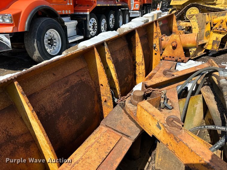 image for item DQ0663 14' W wheel loader snow plow 