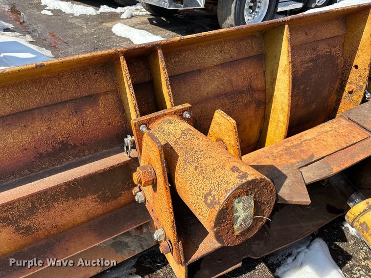 image for item DQ0663 14' W wheel loader snow plow 