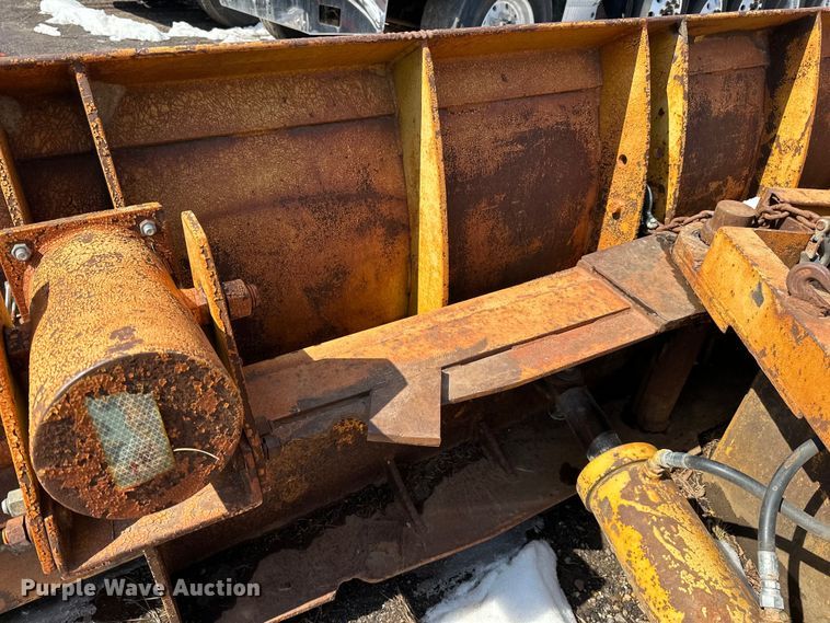 image for item DQ0663 14' W wheel loader snow plow 
