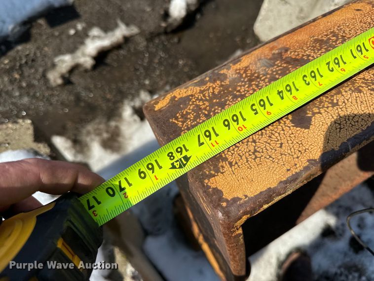 image for item DQ0663 14' W wheel loader snow plow 