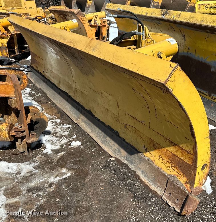 image for item DQ0664 Henke 14' W wheel loader snow plow