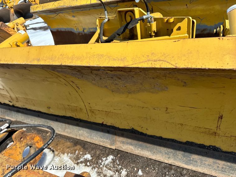 image for item DQ0664 Henke 14' W wheel loader snow plow