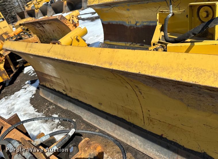 image for item DQ0664 Henke 14' W wheel loader snow plow