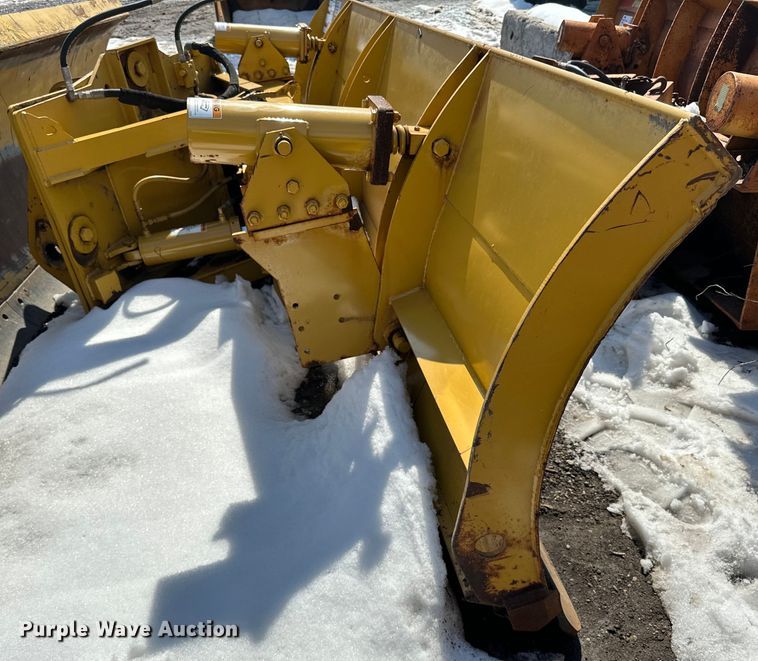 image for item DQ0664 Henke 14' W wheel loader snow plow