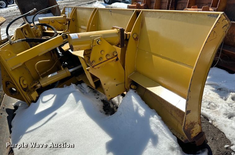 image for item DQ0664 Henke 14' W wheel loader snow plow