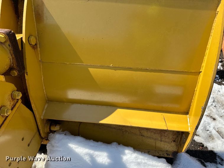 image for item DQ0664 Henke 14' W wheel loader snow plow