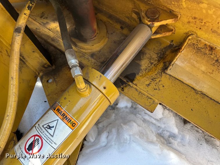 image for item DQ0664 Henke 14' W wheel loader snow plow