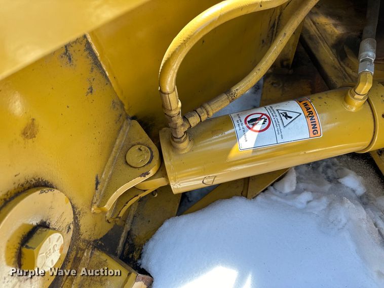 image for item DQ0664 Henke 14' W wheel loader snow plow