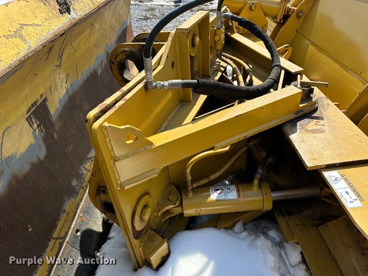 image for item DQ0664 Henke 14' W wheel loader snow plow