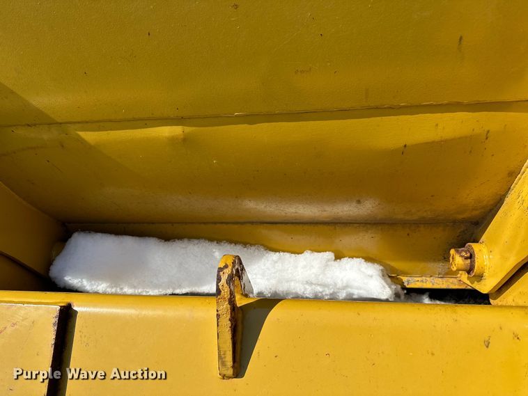 image for item DQ0664 Henke 14' W wheel loader snow plow