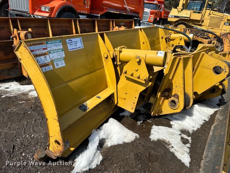 image for item DQ0664 Henke 14' W wheel loader snow plow