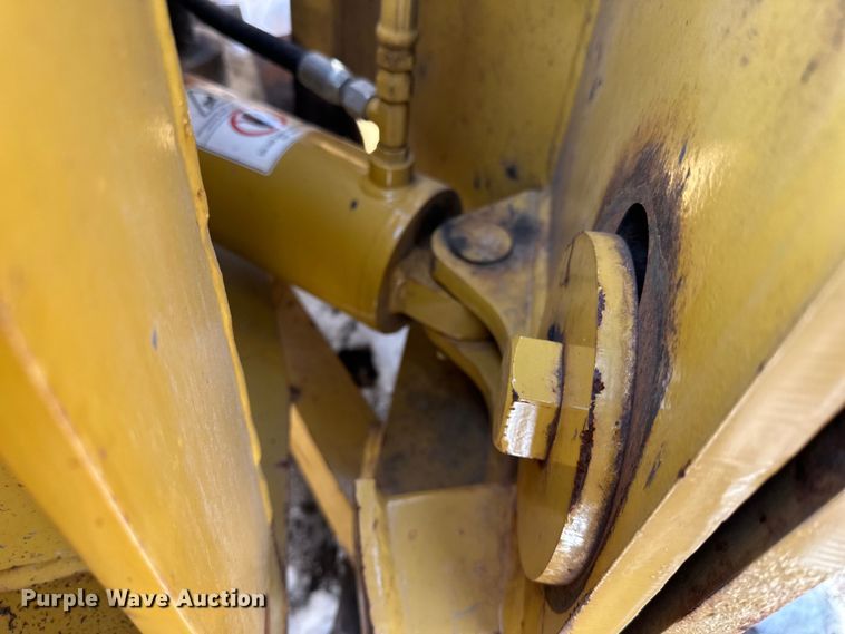 image for item DQ0664 Henke 14' W wheel loader snow plow