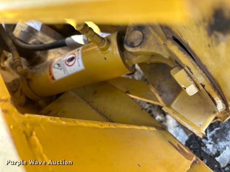 image for item DQ0664 Henke 14' W wheel loader snow plow