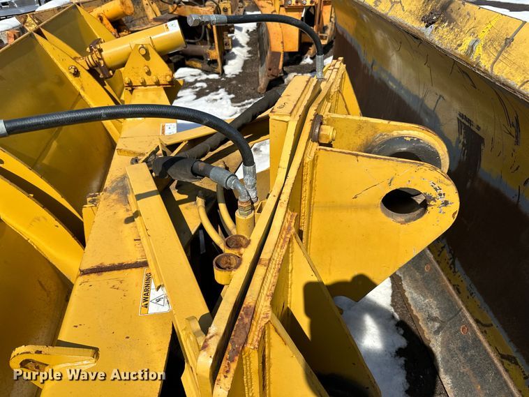 image for item DQ0664 Henke 14' W wheel loader snow plow