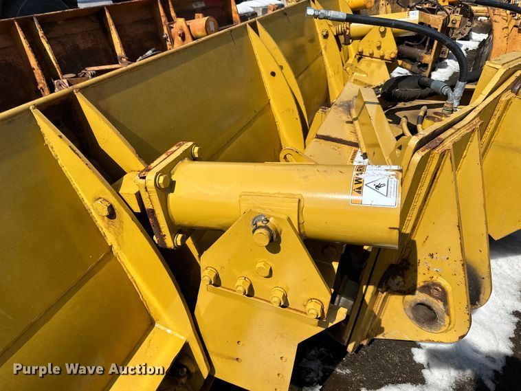 image for item DQ0664 Henke 14' W wheel loader snow plow