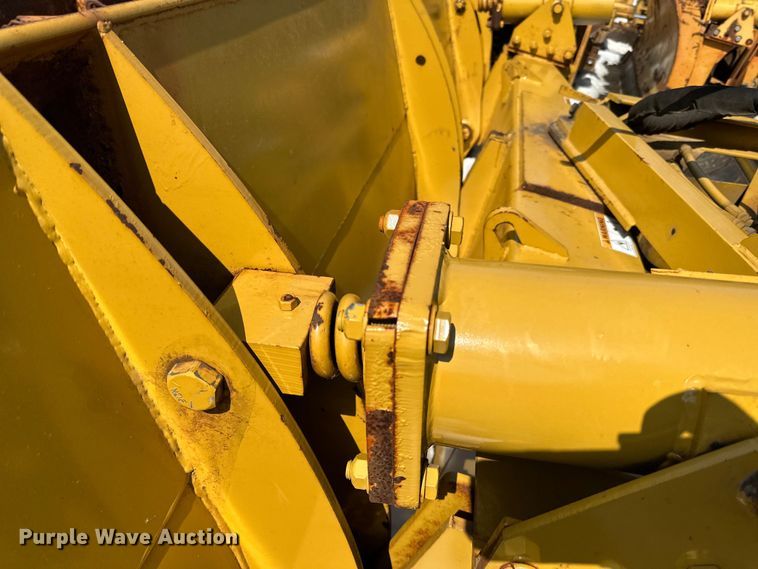 image for item DQ0664 Henke 14' W wheel loader snow plow