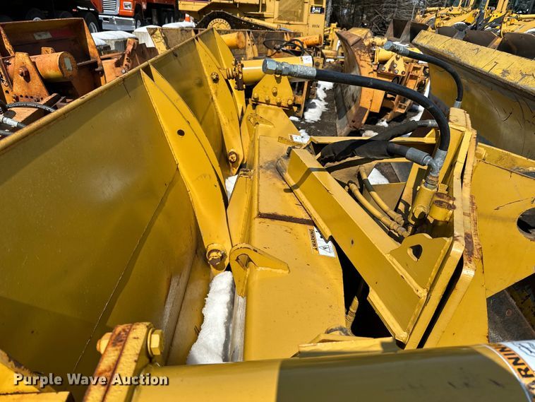 image for item DQ0664 Henke 14' W wheel loader snow plow