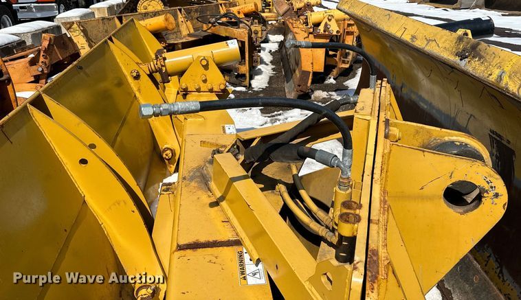 image for item DQ0664 Henke 14' W wheel loader snow plow