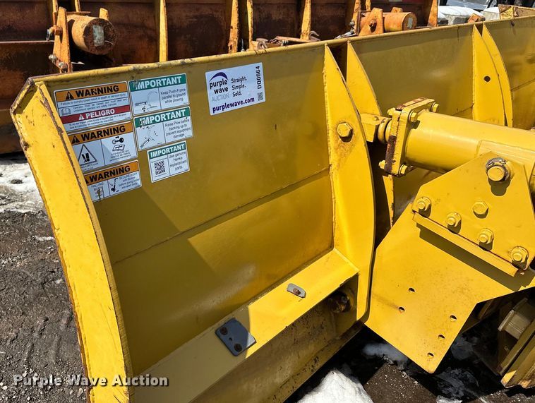 image for item DQ0664 Henke 14' W wheel loader snow plow