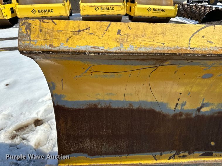 image for item DQ0665 14' W wheel loader snow plow 