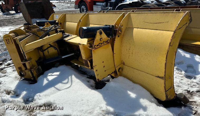 image for item DQ0665 14' W wheel loader snow plow 