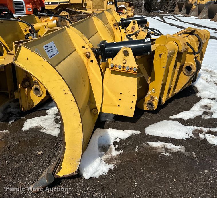 image for item DQ0665 14' W wheel loader snow plow 