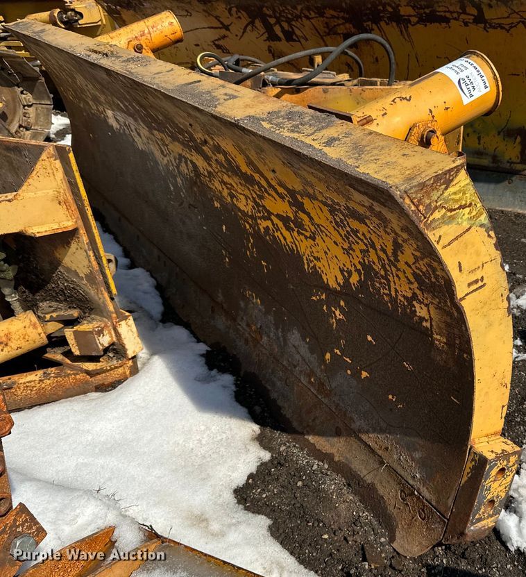 image for item DQ0667 Henke 12' W wheel loader snow plow