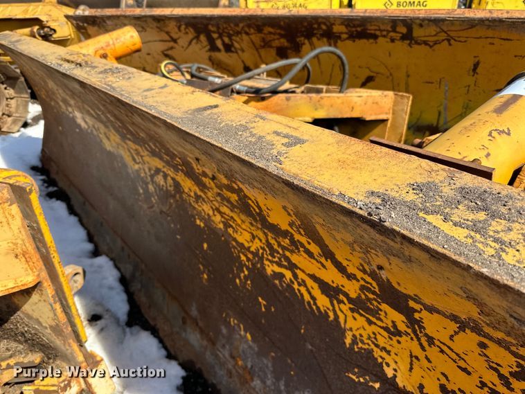 image for item DQ0667 Henke 12' W wheel loader snow plow