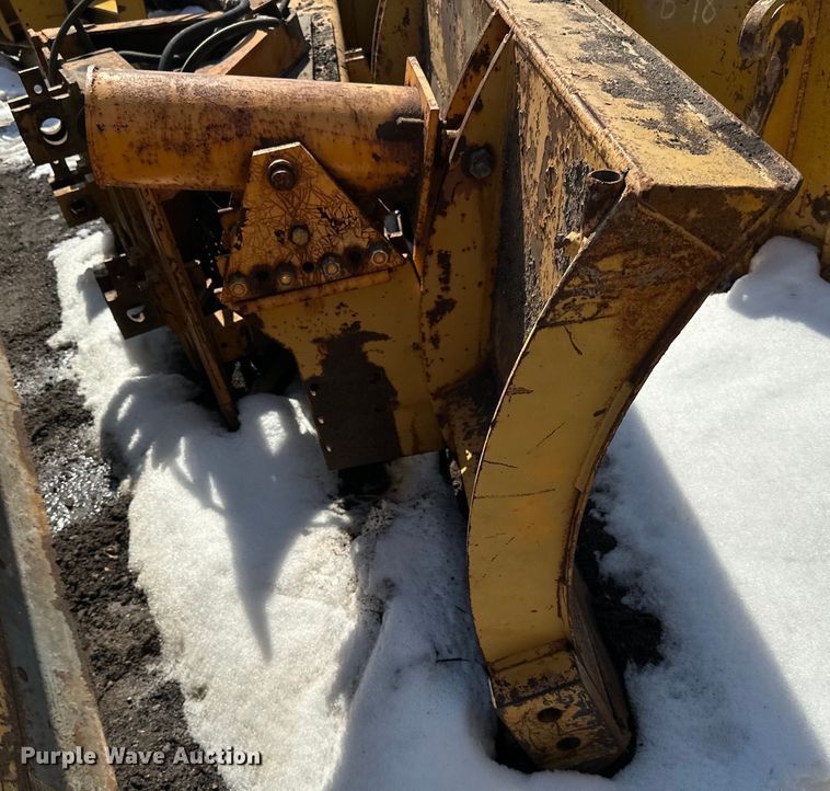 image for item DQ0667 Henke 12' W wheel loader snow plow