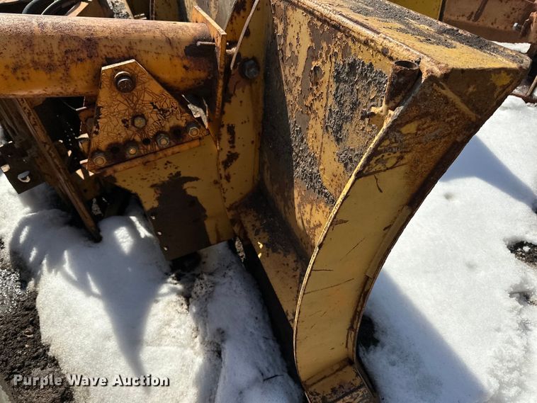 image for item DQ0667 Henke 12' W wheel loader snow plow