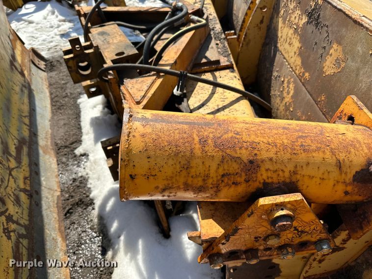 image for item DQ0667 Henke 12' W wheel loader snow plow