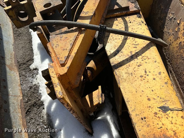 image for item DQ0667 Henke 12' W wheel loader snow plow