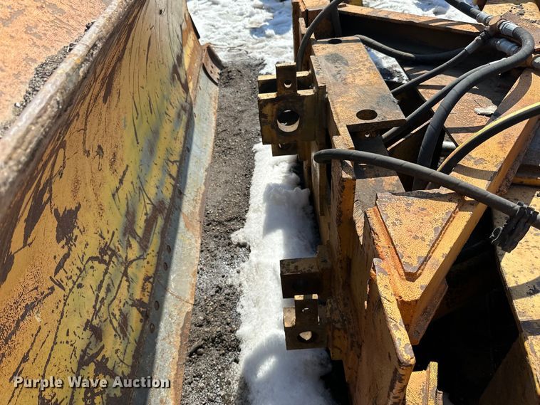 image for item DQ0667 Henke 12' W wheel loader snow plow