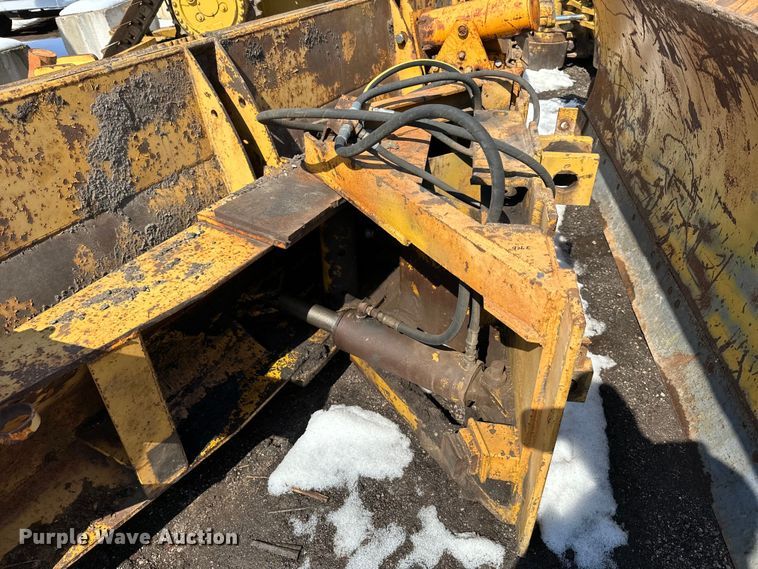 image for item DQ0667 Henke 12' W wheel loader snow plow