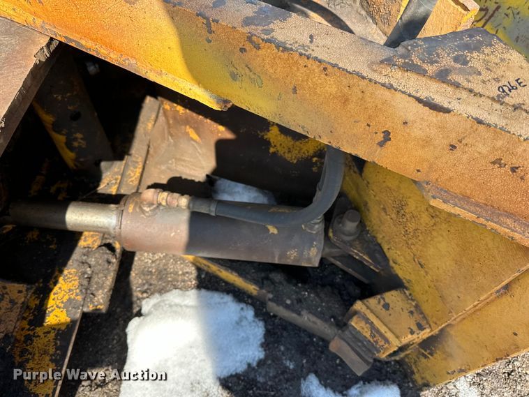 image for item DQ0667 Henke 12' W wheel loader snow plow