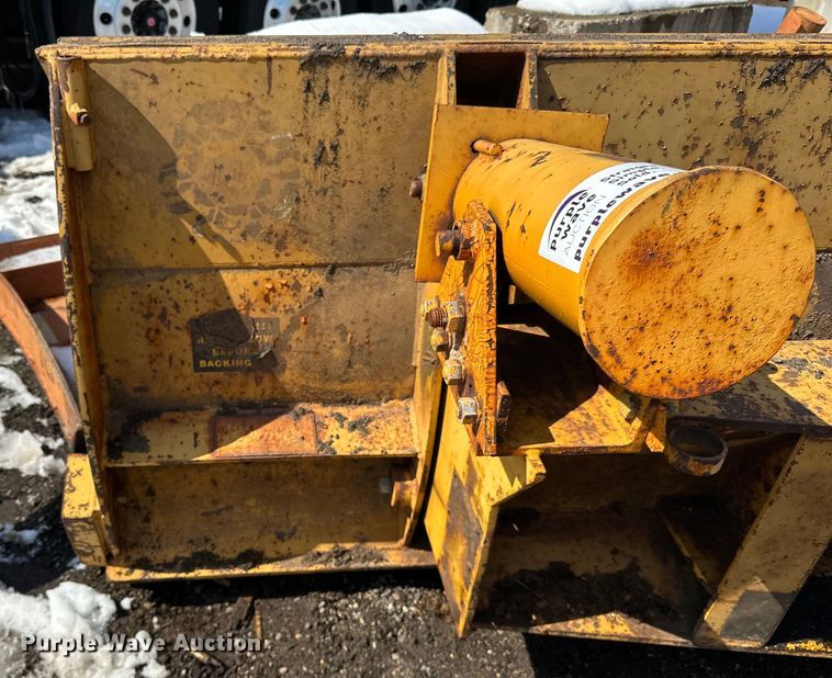 image for item DQ0667 Henke 12' W wheel loader snow plow