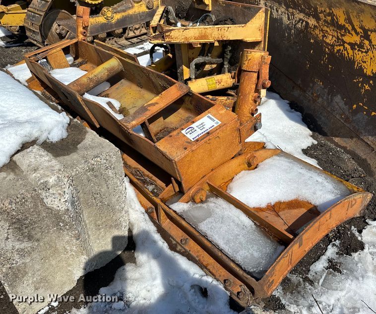 image for item DQ0668 12' W wheel loader snow plow