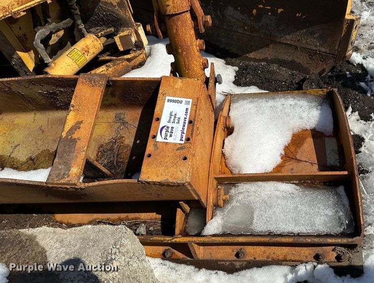 image for item DQ0668 12' W wheel loader snow plow