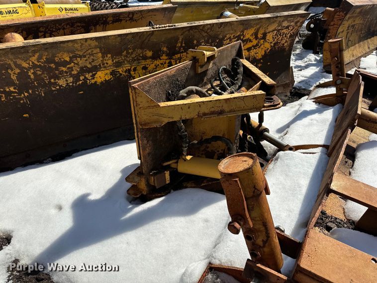 image for item DQ0668 12' W wheel loader snow plow