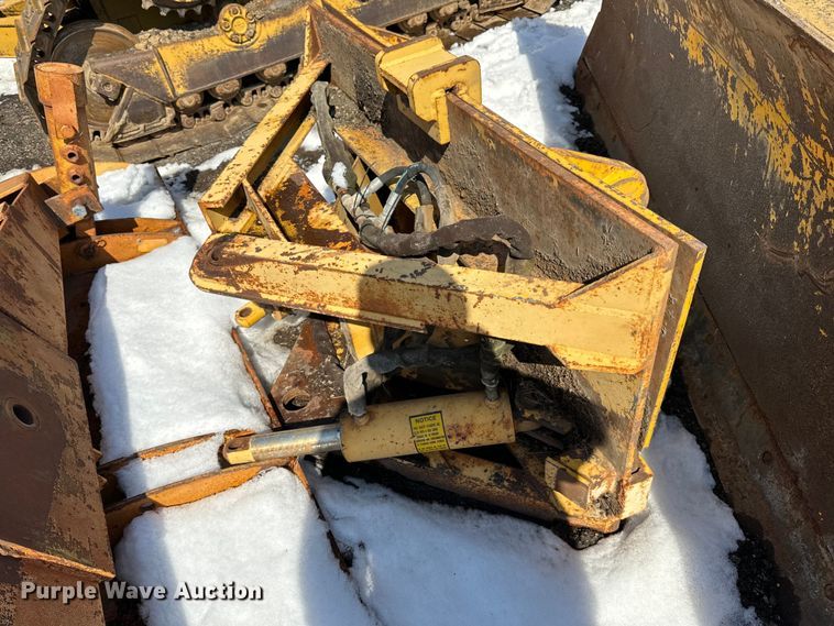 image for item DQ0668 12' W wheel loader snow plow