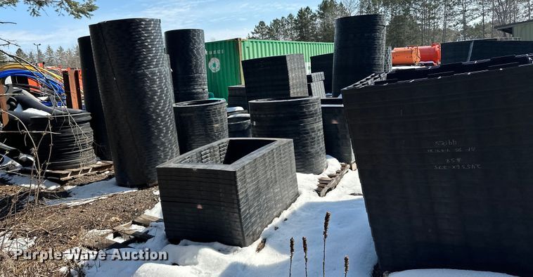 image for item DQ0672 Plastic risers