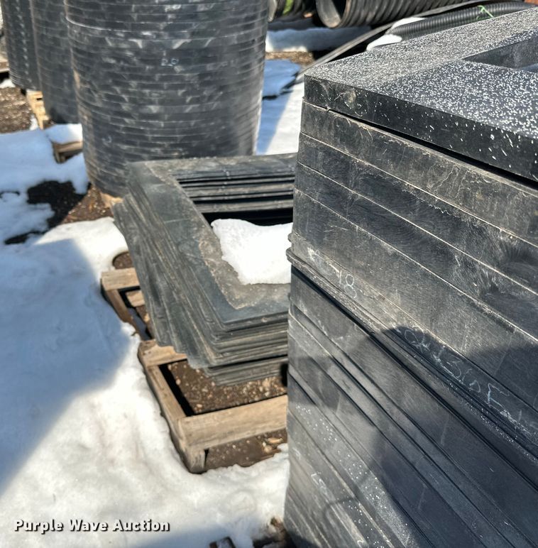 image for item DQ0672 Plastic risers