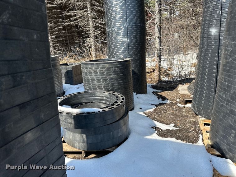 image for item DQ0672 Plastic risers