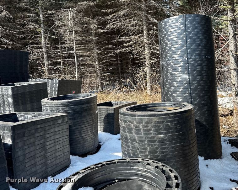 image for item DQ0672 Plastic risers