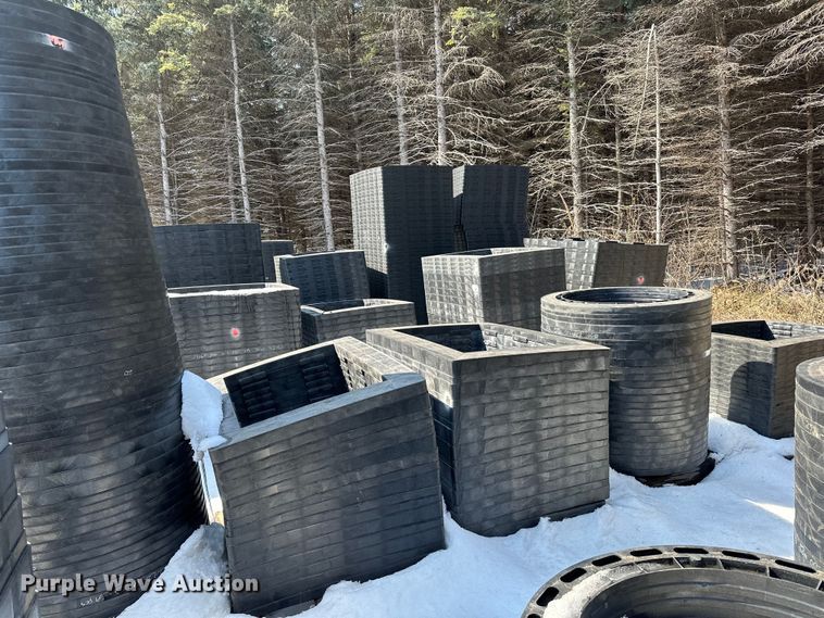 image for item DQ0672 Plastic risers