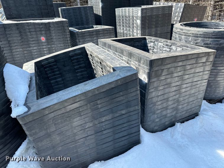 image for item DQ0672 Plastic risers