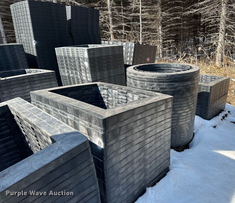 image for item DQ0672 Plastic risers